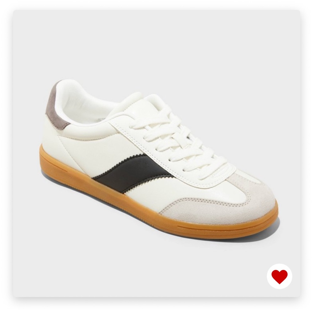 Universal Thread Target White and Black Women’s Sneakers Size 9